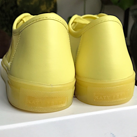 1 pair left! 6.5 Katy Perry Iridescent sneakers - Picture 11 of 14
